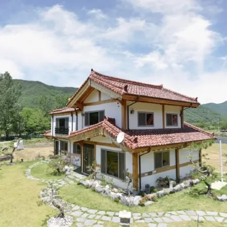 Gyeongju Samnamu Pension Отели рядом с достопримечательностью «Храм Синсонса»