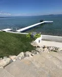 Traverse City West Bay Direct Waterfront - Homestays