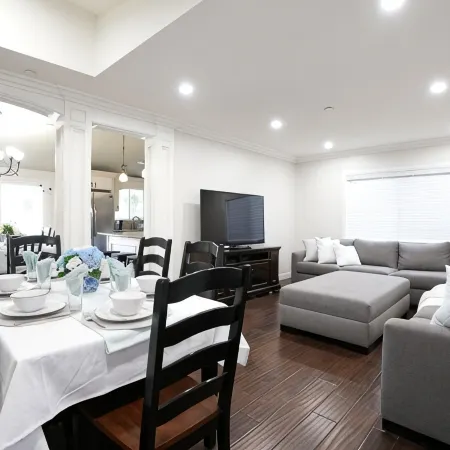 Sweet 4 Bedroom, 3 Bath Plus Loft Bedroom, Pool Home