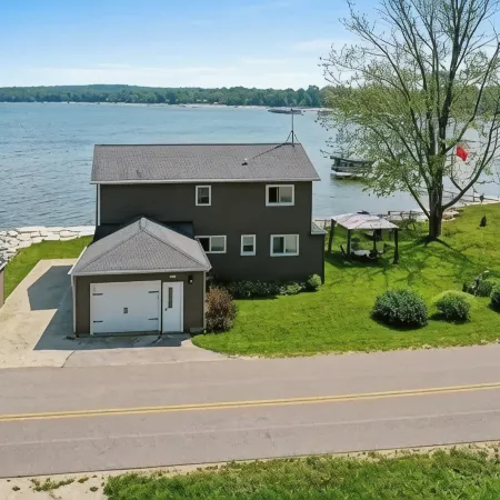 Enjoy 110' of Waterfront w/ Water Toys at Sandy Bottom Bay Beach House For 8!!
