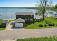 Enjoy 110' of Waterfront w/ Water Toys at Sandy Bottom Bay Beach House For 8!! - WiFi