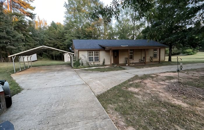 Spillway Road Retreat (2.5 miles from Lake D’Arbonne)