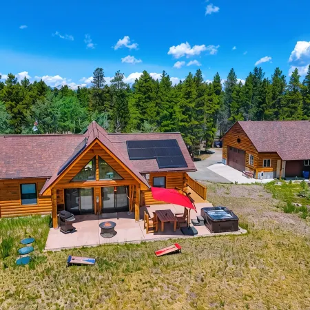 Cozy Log Cabin w/ Private Lake & State Park Access! Jacuzzi, Sauna, Kayaks!