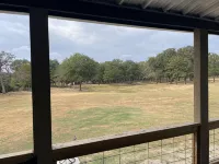 2 bed, 2 bath cabin located in the country just west of College Station. - Chalets