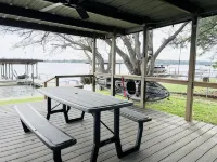 Newly Renovated Lakefront w/ Private Dock, Game Room, Kayak, Paddle Boat - 3つ星