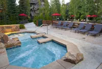 NEW Ski In/Out! Spacious, Hot Tub, Spruce Tree Lodge,  Arrowhead/Beaver Creek - 부티크