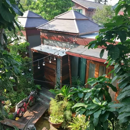 Glorilla Amphawa Riverside