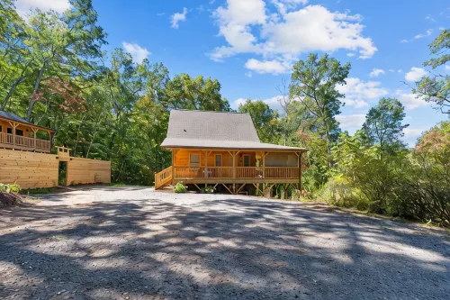 Gorgeous CABIN! Huge Deck, Mountain Views,12 min to Dwtn AVL!!! - 샬레 호텔