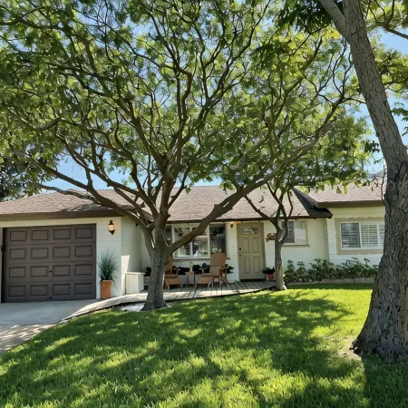 Beachside Daytona Beach Shores 5 min walk to beach, restaurants and more!