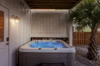 "Personal Resort": Private Pool, Hot Tub, Ocean Views, Elevator, Walk to Town - Hot Tub