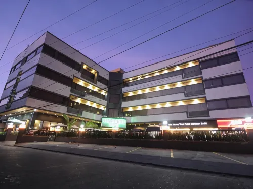 Holiday Plaza Hotel - 4-Star