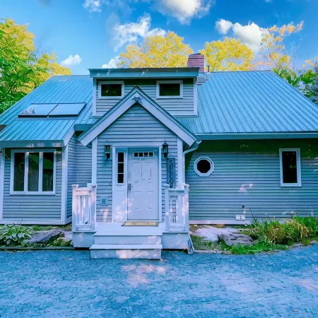 3 Levels w/ Mountain Views, 5 Mins to Stratton Base, Sauna, Firepit, ACs