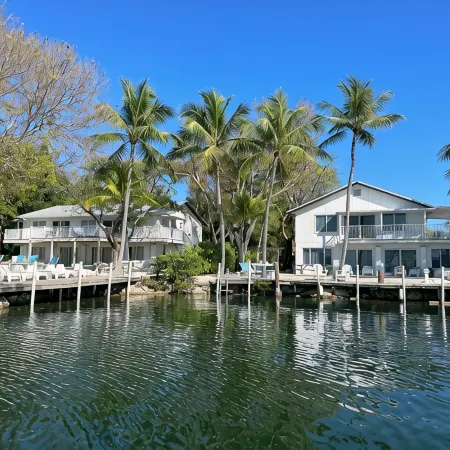 5 bedroom - Deep Dockage & Heated Pool in Islamorada.