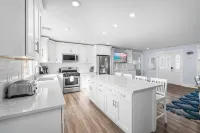HEATED IN-GROUND POOL, 7 LARGE BEDROOMS, WALK TO BEACH, 5 MILES TO AC - 泳池
