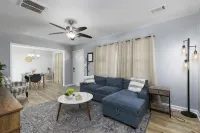 Lovely Modern 3 Bedroom bungalow l 3 King size beds - Wifi