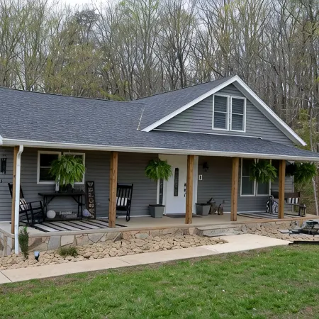 Cozy farmhouse! Pool table, fire pit, minutes to Lake James, downtown Marion! 맥도웰 카운티 호텔