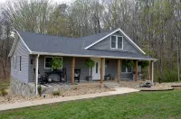 Cozy farmhouse! Pool table, fire pit, minutes to Lake James, downtown Marion! - Boutique