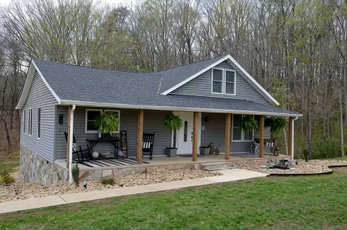Cozy farmhouse! Pool table, fire pit, minutes to Lake James, downtown Marion! - Boutique