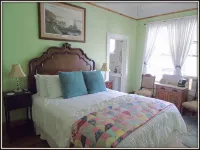The Charleston Inn Hendersonville NC - Parking