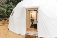 "Home Sweet Dome" MODERN TREEHOUSE STAY w/ Hot Tub - 4-Sterne