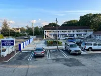 Point Pleasant Inn - Motels