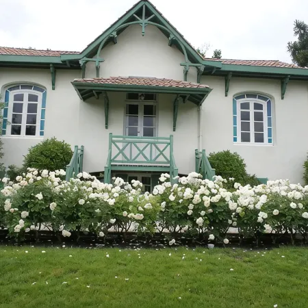 In garden charm and comfort for the independent annex building of the Villa