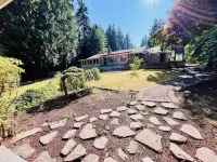 Cozy 1BR w/ Garden Oasis and Free Parking - 3-Star