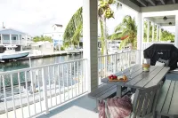 Happy Place Key Largo - Waterfront Vintage Coastal Cottage - 2-Star