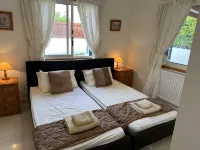 Amazing 3 bedroom Bungalow in the heart of Coral Bay close to centre and beach - 3-Star