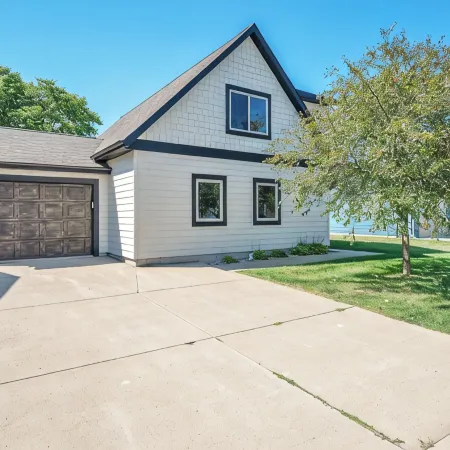 3-bedroom Cabin 13 in Bridges Bay, with on site eating and in/outdoor pool.
