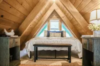 Riverfront A-Frame w/ Hot Tub • Near Stevens Pass • Pet-Friendly Retreat - Chalets