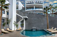 Beach Walk Luxury Suites - parking