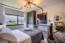 Loft w/ Balcony Steps From the Beach - Plo0009