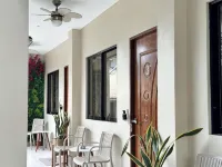 Harman Suites Moalboal - Parkplatz