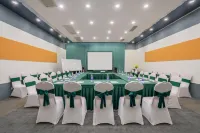 Hermann Hotel (Dali Xiangyun Station Third People's Hospital Branch)