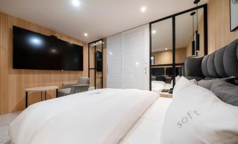Gorilla Hotel - Housity