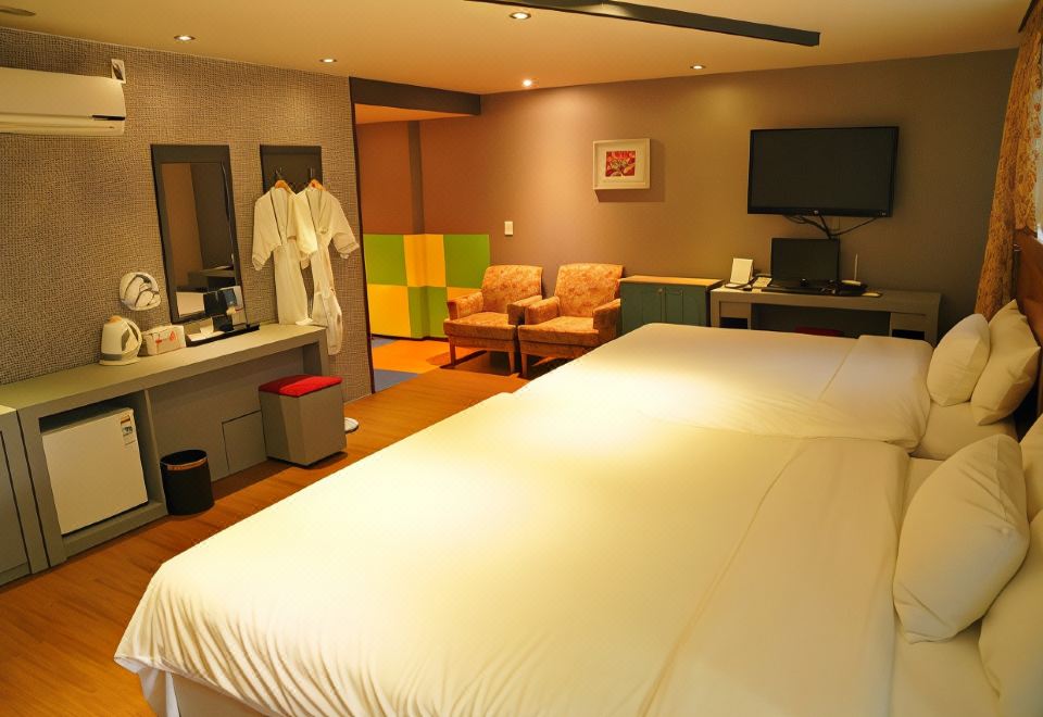 Hotel Rainbow - Housity