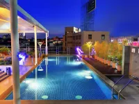 Iris the Business Hotel - Pools