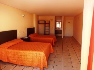 Los Jitos Hotel & Suites