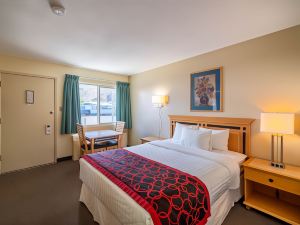 Canadas Best Value Desert Inn & Suites