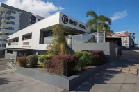The Queens Gladstone Hotels in Gladstone Central
