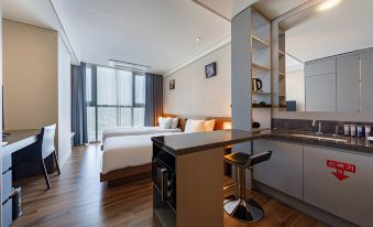 J-One Hotel