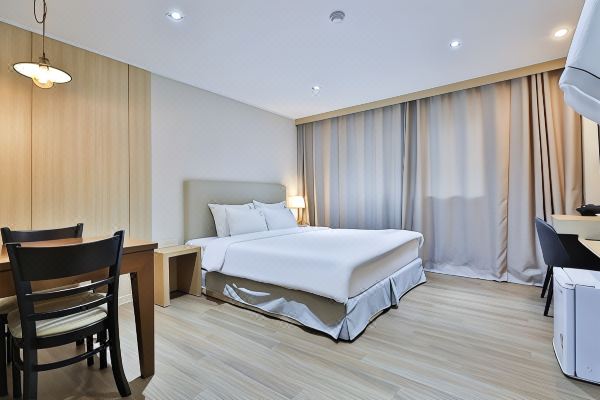 더 퍼스트 호텔(The First Hotel)_1