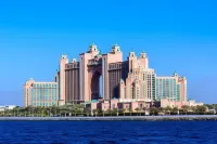 Royal Club by Rvhr, Palm Jumeirah Отели в г. 