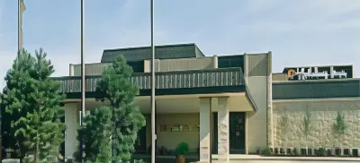 DoubleTree by Hilton Detroit - Dearborn Hotel dekat Detroit Golf Club