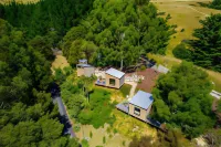 Russell's Cabins Hotels in Leithfield