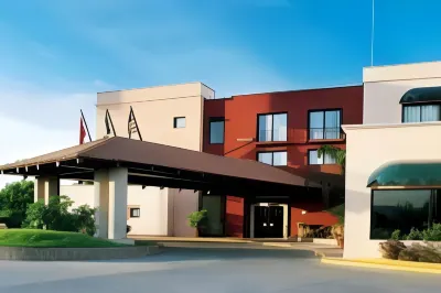 Fiesta Inn Leon Hoteles cerca de Plaza de los Fundadores