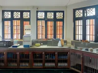 Rahees Bi Roambay -Backpacker Hostel