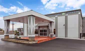 Days Inn & Suites by Wyndham Bowling Green