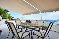 Vouliagmeni Stylish Homes by BluPine Hotels in Vouliagmeni
